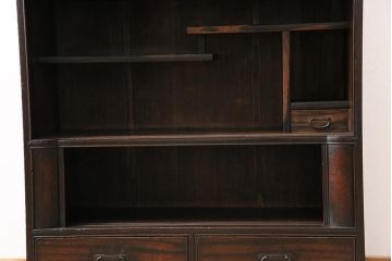 アンティーク家具　前面黒柿材　黒々とした杢目が魅力的な渋い趣の茶箪笥(茶棚、飾り棚、戸棚、収納棚)(R-043742)