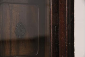 アンティーク家具　前面黒柿材　黒々とした杢目が魅力的な渋い趣の茶箪笥(茶棚、飾り棚、戸棚、収納棚)(R-043742)