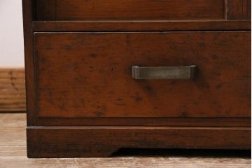 アンティーク家具　ヒノキ材　引き出し付き　結霜ガラス入りの味のある下駄箱(収納棚、戸棚、キャビネット)(R-043743)
