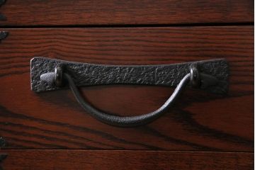 中古　志太民芸家具　たんす40　金具が印象的な車箪笥(タンス、引き出し)(定価約45万円)(R-043744)