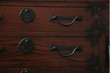 中古　志太民芸家具　たんす40　金具が印象的な車箪笥(タンス、引き出し)(定価約45万円)(R-043744)