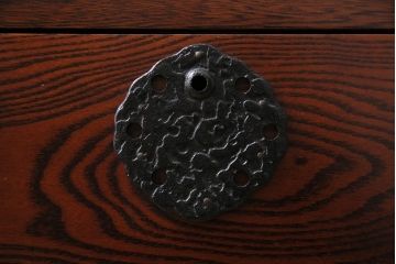 中古　志太民芸家具　たんす40　金具が印象的な車箪笥(タンス、引き出し)(定価約45万円)(R-043744)