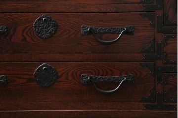 中古　志太民芸家具　たんす40　金具が印象的な車箪笥(タンス、引き出し)(定価約45万円)(R-043744)