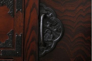 中古　志太民芸家具　たんす40　金具が印象的な車箪笥(タンス、引き出し)(定価約45万円)(R-043744)