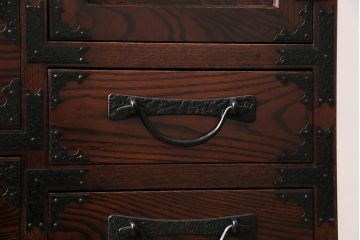 中古　志太民芸家具　たんす40　金具が印象的な車箪笥(タンス、引き出し)(定価約45万円)(R-043744)