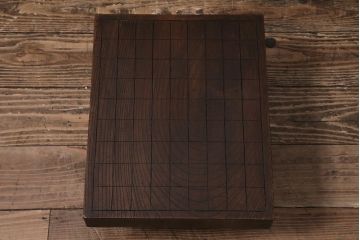 アンティーク雑貨　和製アンティーク　大正期　総ケヤキ材　くっきりとした杢目が目を引く将棋盤(花台、飾り台)(R-043748)