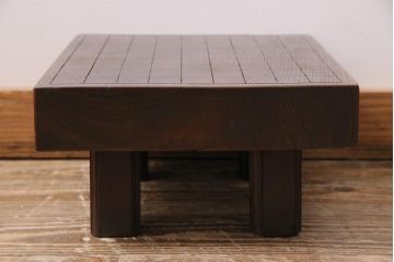 アンティーク雑貨　和製アンティーク　大正期　総ケヤキ材　くっきりとした杢目が目を引く将棋盤(花台、飾り台)(R-043748)