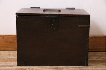 アンティーク家具　古民具・骨董　昭和初期　真鍮金具　総欅(ケヤキ)材　貫禄漂う風合いが魅力的な硯箱(小引き出し、小物収納)(R-043749)