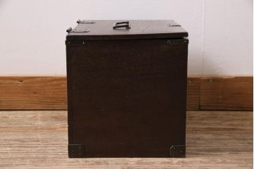 アンティーク家具　古民具・骨董　昭和初期　真鍮金具　総欅(ケヤキ)材　貫禄漂う風合いが魅力的な硯箱(小引き出し、小物収納)(R-043749)