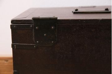 アンティーク家具　古民具・骨董　昭和初期　真鍮金具　総欅(ケヤキ)材　貫禄漂う風合いが魅力的な硯箱(小引き出し、小物収納)(R-043749)
