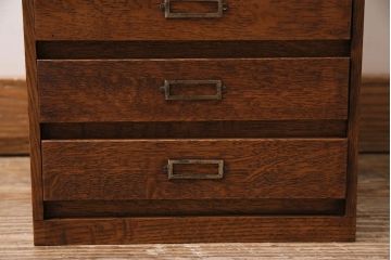 アンティーク家具　昭和中期　ナラ材　ネームプレート付きのレトロな小引き出し(小物収納、卓上収納)(R-043750)