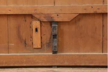 アンティーク建具　和製アンティーク　昭和初期　ヒノキ材　すりガラス　素朴な風合いが魅力の蔵戸(引き戸、玄関戸)(R-043753)