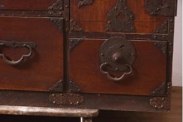アンティーク家具　明治期　前面ケヤキ材　和の風格漂う仙台箪笥(衣装箪笥、時代箪笥、収納タンス、引き出し)(R-043756)