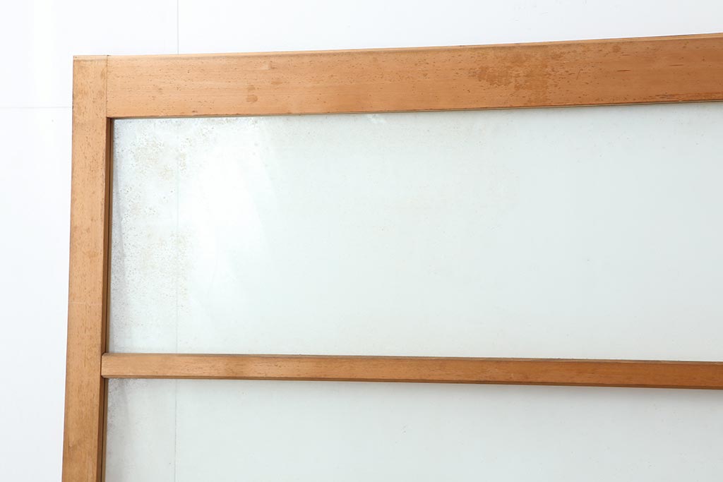 レトロ建具　昭和レトロ　昭和後期　ヒノキ材　素朴な風合いが魅力のガラス戸(引き戸、玄関戸)(R-043760)