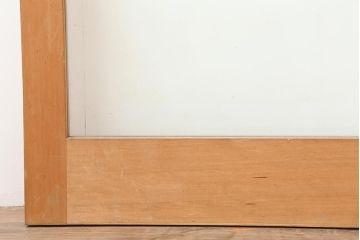 レトロ建具　昭和レトロ　昭和後期　ヒノキ材　素朴な風合いが魅力のガラス戸(引き戸、玄関戸)(R-043760)