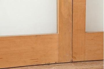 レトロ建具　昭和レトロ　昭和後期　ヒノキ材　素朴な風合いが魅力のガラス戸(引き戸、玄関戸)(R-043760)