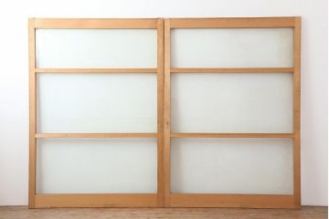 レトロ建具　昭和レトロ　昭和後期　ヒノキ材　素朴な風合いが魅力のガラス戸(引き戸、玄関戸)(R-043760)