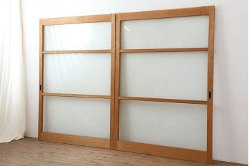レトロ建具　昭和レトロ　昭和後期　ヒノキ材　素朴な風合いが魅力のガラス戸(引き戸、玄関戸)(R-043760)