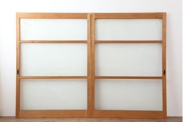 レトロ建具　昭和レトロ　昭和後期　ヒノキ材　素朴な風合いが魅力のガラス戸(引き戸、玄関戸)(R-043760)