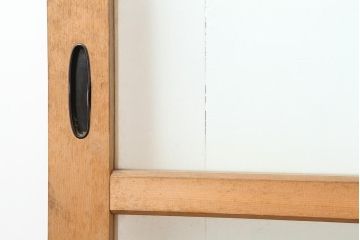 レトロ建具　昭和レトロ　昭和後期　ヒノキ材　素朴な風合いが魅力のガラス戸(引き戸、玄関戸)(R-043761)