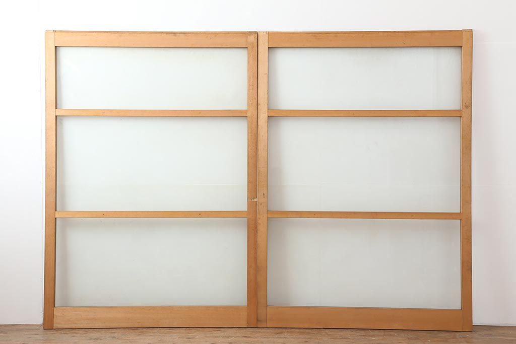 レトロ建具　昭和レトロ　昭和後期　ヒノキ材　素朴な風合いが魅力のガラス戸(引き戸、玄関戸)(R-043761)