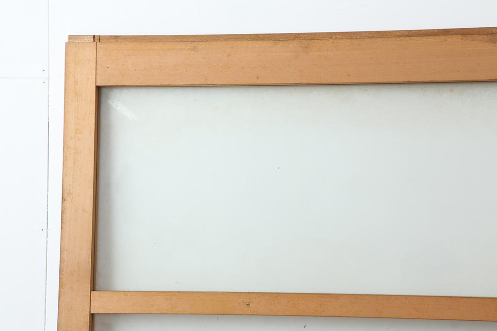 レトロ建具　昭和レトロ　昭和後期　ヒノキ材　素朴な風合いが魅力のガラス戸(引き戸、玄関戸)(R-043761)