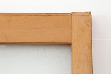 レトロ建具　昭和レトロ　昭和後期　ヒノキ材　素朴な風合いが魅力のガラス戸(引き戸、玄関戸)(R-043761)
