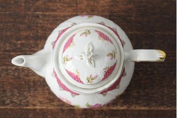 中古　ハンガリー　HOLLOHAZA(ホロハーザ)　Henriette(ヘンリエッタ)　ティーセット(ポット、カップ&ソーサー、プレート、シュガーポット、ミルクジャグ)(R-043764)