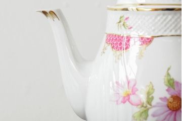 中古　ハンガリー　HOLLOHAZA(ホロハーザ)　Henriette(ヘンリエッタ)　ティーセット(ポット、カップ&ソーサー、プレート、シュガーポット、ミルクジャグ)(R-043764)