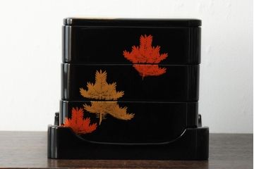 昭和期　輪島塗　松図木製三段重・重台　箱付き(重箱、漆器)(R-043770)