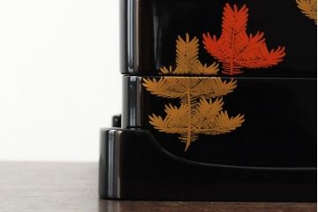 昭和期　輪島塗　松図木製三段重・重台　箱付き(重箱、漆器)(R-043770)