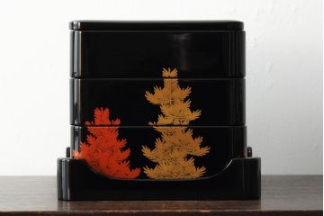 昭和期　輪島塗　松図木製三段重・重台　箱付き(重箱、漆器)(R-043770)