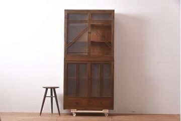 アンティーク家具　昭和初期　総ケヤキ材　結霜・ダイヤガラス　大正ロマンの雰囲気漂うガラス食器棚(キャビネット、収納棚、戸棚)(R-043781)