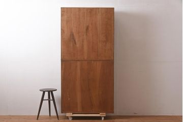 アンティーク家具　昭和初期　総ケヤキ材　結霜・ダイヤガラス　大正ロマンの雰囲気漂うガラス食器棚(キャビネット、収納棚、戸棚)(R-043781)
