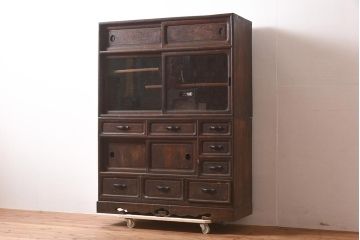 【簡易リペア限定品】アンティーク建具　上手物!　総欅(ケヤキ)材・玉杢　中桐材　凝った造りの茶箪笥(茶棚、戸棚、飾り棚)(R-043783)