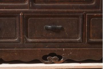【簡易リペア限定品】アンティーク建具　上手物!　総欅(ケヤキ)材・玉杢　中桐材　凝った造りの茶箪笥(茶棚、戸棚、飾り棚)(R-043783)