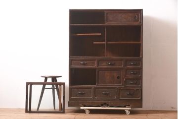 アンティーク家具　上手物!　総欅(ケヤキ)材・玉杢　中桐材　凝った造りの茶箪笥(茶棚、戸棚、飾り棚)(R-043783)