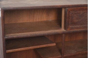 アンティーク家具　上手物!　総欅(ケヤキ)材・玉杢　中桐材　凝った造りの茶箪笥(茶棚、戸棚、飾り棚)(R-043783)