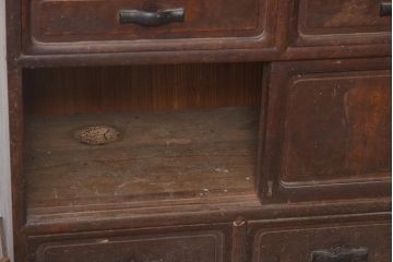 アンティーク家具　上手物!　総欅(ケヤキ)材・玉杢　中桐材　凝った造りの茶箪笥(茶棚、戸棚、飾り棚)(R-043783)