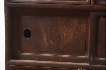 アンティーク家具　上手物!　総欅(ケヤキ)材・玉杢　中桐材　凝った造りの茶箪笥(茶棚、戸棚、飾り棚)(R-043783)