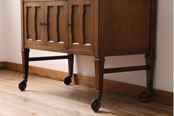 ヴィンテージ家具　DREXEL HERITAGE(ドレクセルヘリテイジ)　Triune(トライユン)　キャスター付きサービス台(サーバー、キャビネット、作業台、収納棚、ビンテージ)(R-043791)