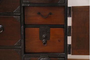 アンティーク家具　明治大正期　前面栗材　隠し付き　貫禄漂う仙台箪笥(衣装箪笥、時代箪笥、引き出し)(R-043792)