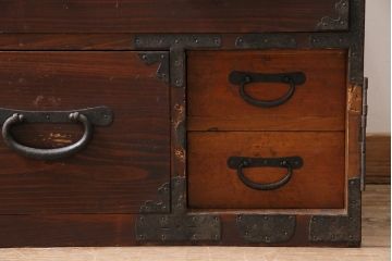 アンティーク家具　ヒノキ材　趣のある空間を演出する味わい深い衣装箪笥(箪笥ローボード、引き出し)(R-043793)