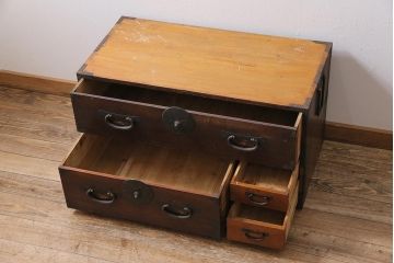 アンティーク家具　ヒノキ材　趣のある空間を演出する味わい深い衣装箪笥(箪笥ローボード、引き出し)(R-043793)