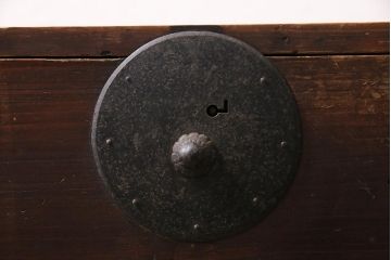 アンティーク家具　ヒノキ材　趣のある空間を演出する味わい深い衣装箪笥(箪笥ローボード、引き出し)(R-043793)