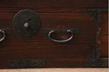 アンティーク家具　ヒノキ材　趣のある空間を演出する味わい深い衣装箪笥(箪笥ローボード、引き出し)(R-043793)