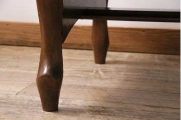 ビンテージ家具　オールドマルニ　maruni(マルニ木工)　クラシカルな雰囲気づくりにおすすめなセンターテーブル(コーヒーテーブル、リビングテーブル)(R-043795)