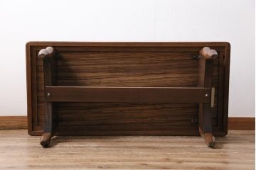 ビンテージ家具　オールドマルニ　maruni(マルニ木工)　クラシカルな雰囲気づくりにおすすめなセンターテーブル(コーヒーテーブル、リビングテーブル)(R-043795)