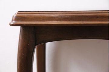 ビンテージ家具　オールドマルニ　maruni(マルニ木工)　棚付き　優雅な雰囲気漂う木製のサイドテーブル(花台)(R-043796)