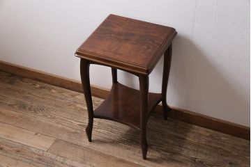 ビンテージ家具　オールドマルニ　maruni(マルニ木工)　棚付き　優雅な雰囲気漂う木製のサイドテーブル(花台)(R-043796)